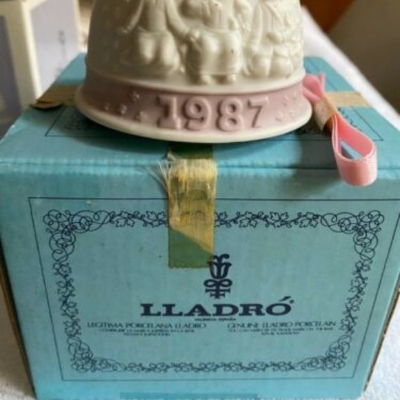 Vintage Llardo 1987 Christmas Bell Ornament - Picture 5 of 5